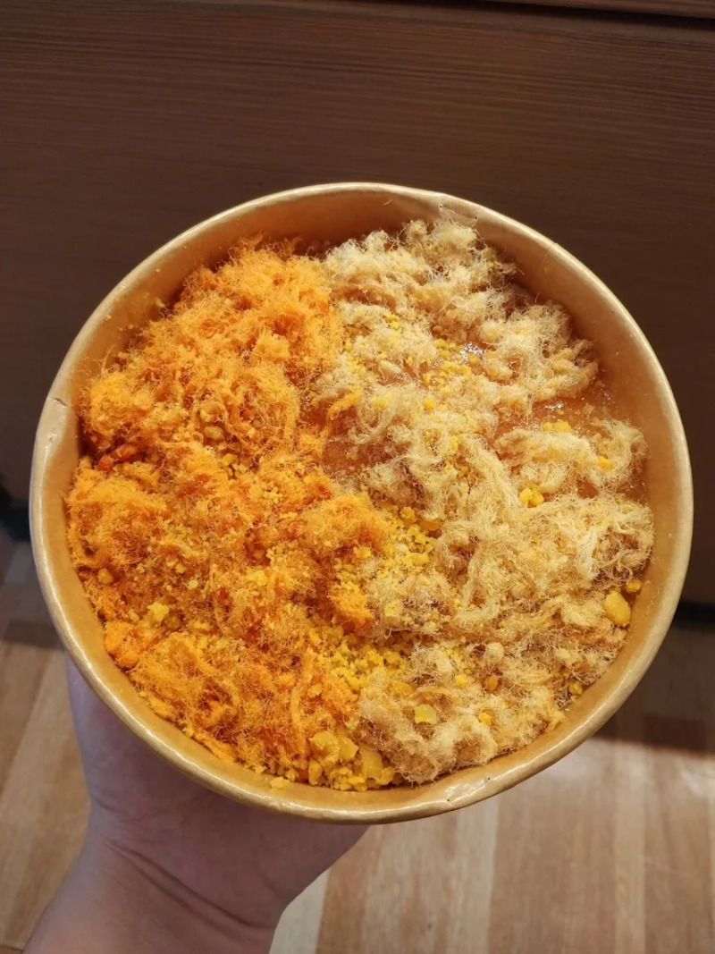 Thưởng thức bánh bông lan trứng muối Vũng Tàu với vị mềm xốp, thơm ngon mùi sữa 13