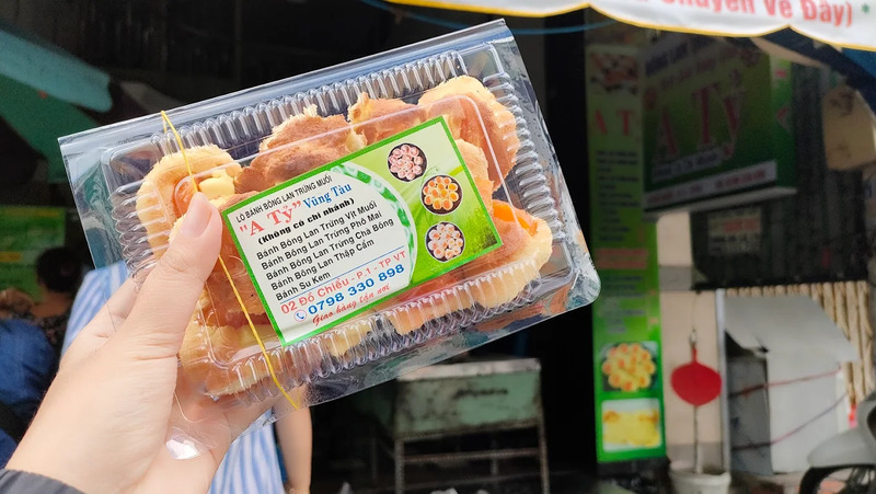 Thưởng thức bánh bông lan trứng muối Vũng Tàu với vị mềm xốp, thơm ngon mùi sữa 9
