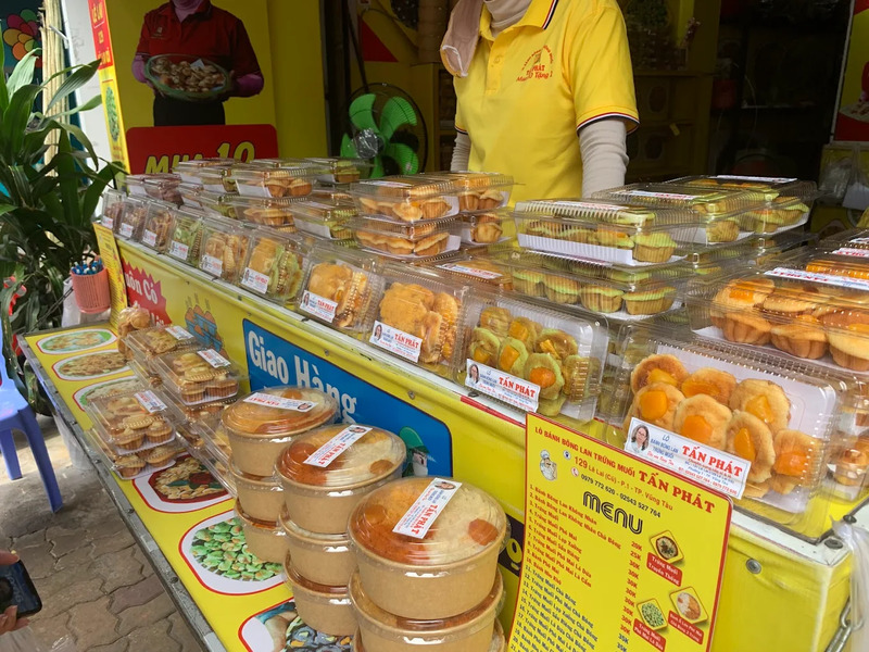 Thưởng thức bánh bông lan trứng muối Vũng Tàu với vị mềm xốp, thơm ngon mùi sữa 11