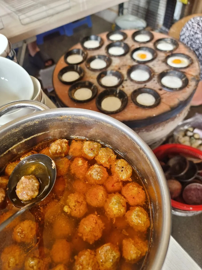Review quán Bánh căn Lệ Đà Lạt, hương vị dân dã giữa phố núi 9