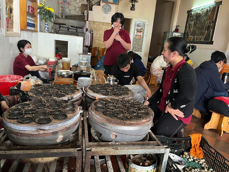 Review quán Bánh căn Lệ Đà Lạt, hương vị dân dã giữa phố núi 11
