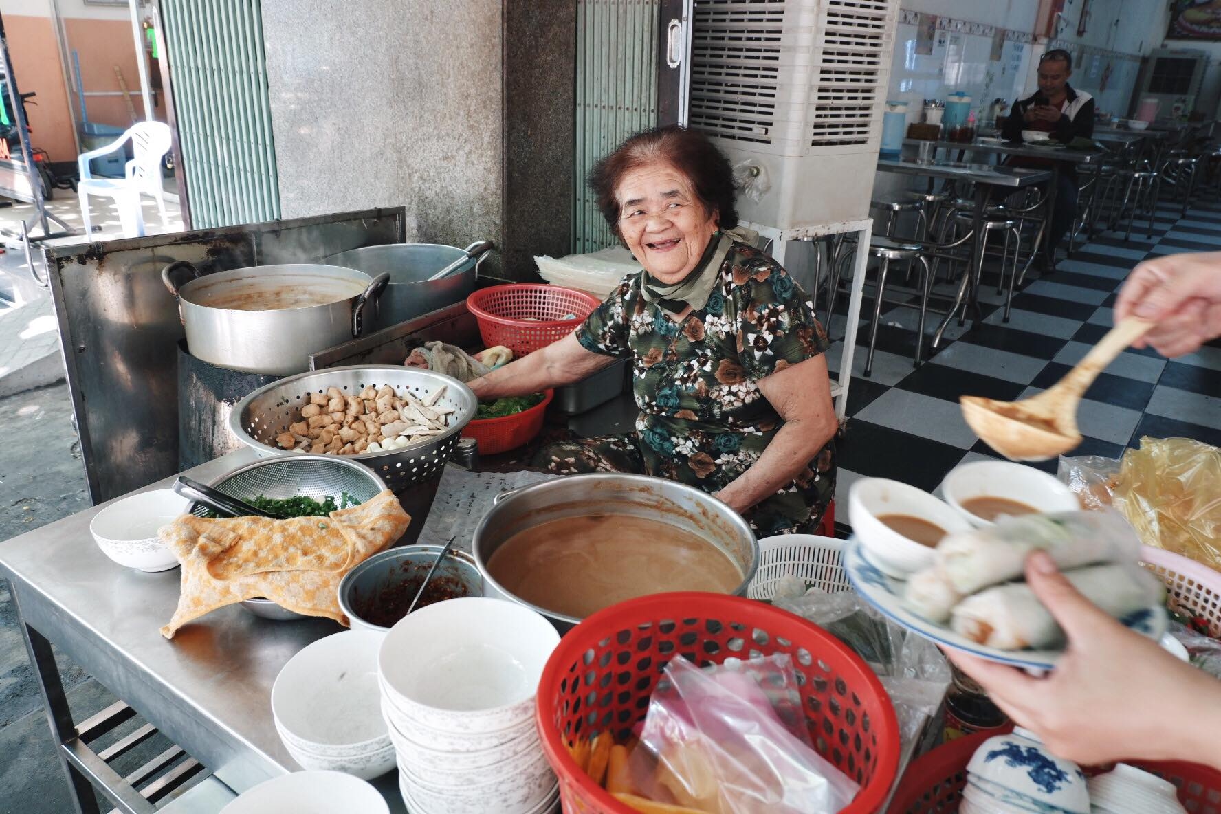 Chinh phục núi Vũng Chua, ngắm toàn cảnh thành phố từ trên cao 7