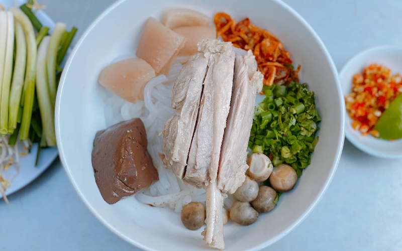 Review bánh canh cây Bùi Hữu Nghĩa đông khách Quận 5 2