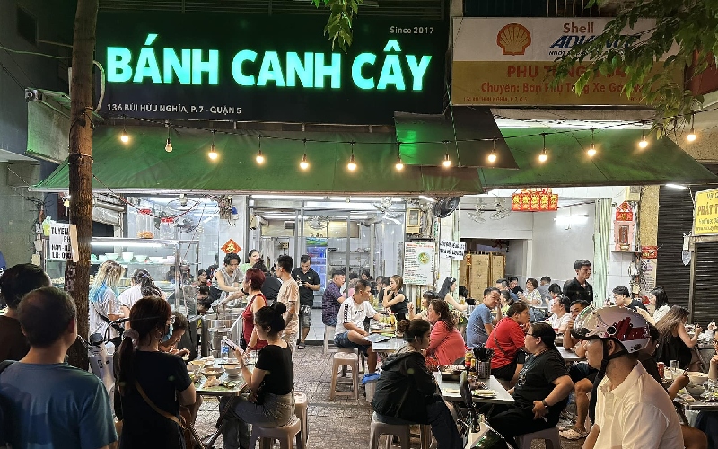 Review bánh canh cây Bùi Hữu Nghĩa đông khách Quận 5 3