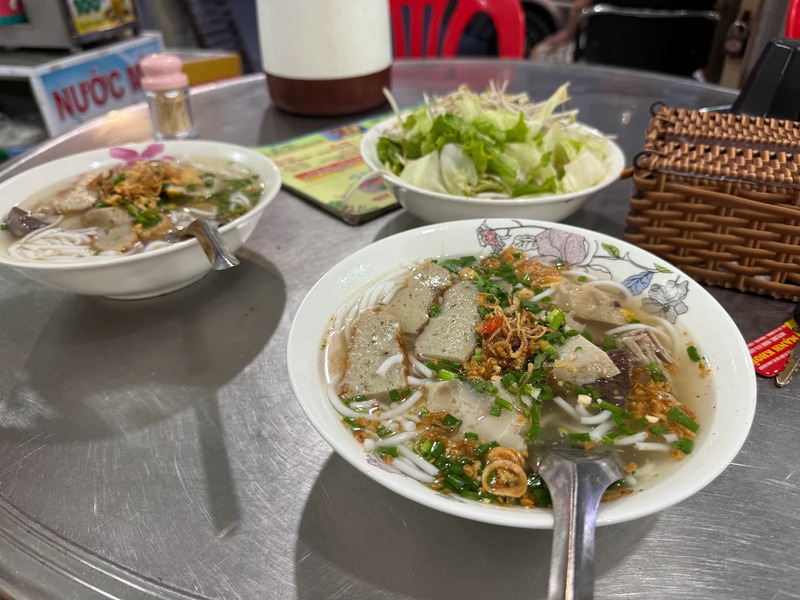 Thưởng thức bánh canh chả cá Phan Thiết tại 10 quán ngon nức tiếng 9
