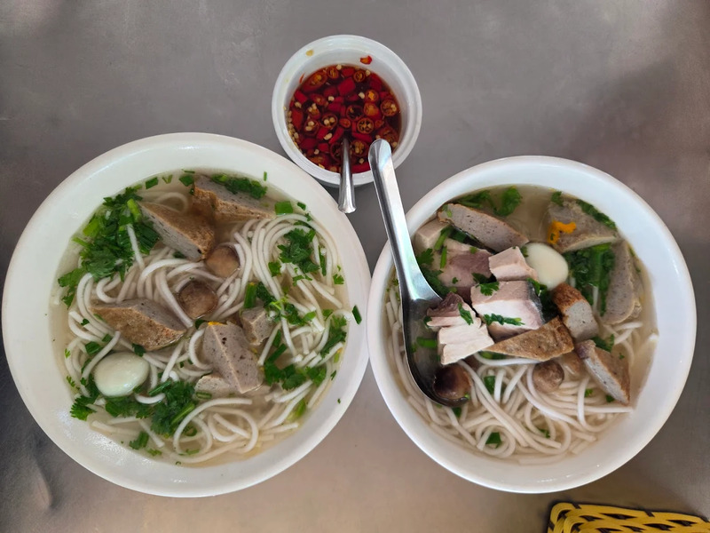 Thưởng thức bánh canh chả cá Phan Thiết tại 10 quán ngon nức tiếng 11