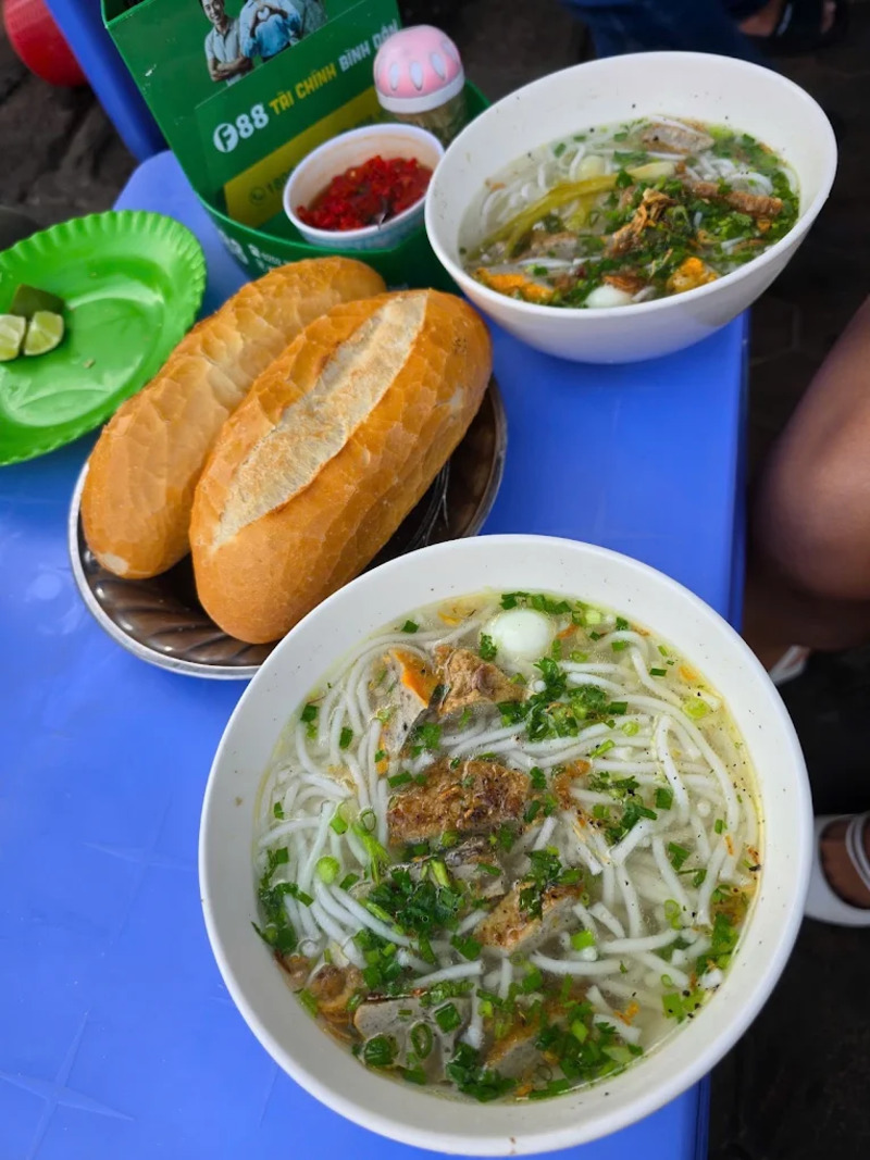 Thưởng thức bánh canh chả cá Phan Thiết tại 10 quán ngon nức tiếng 12