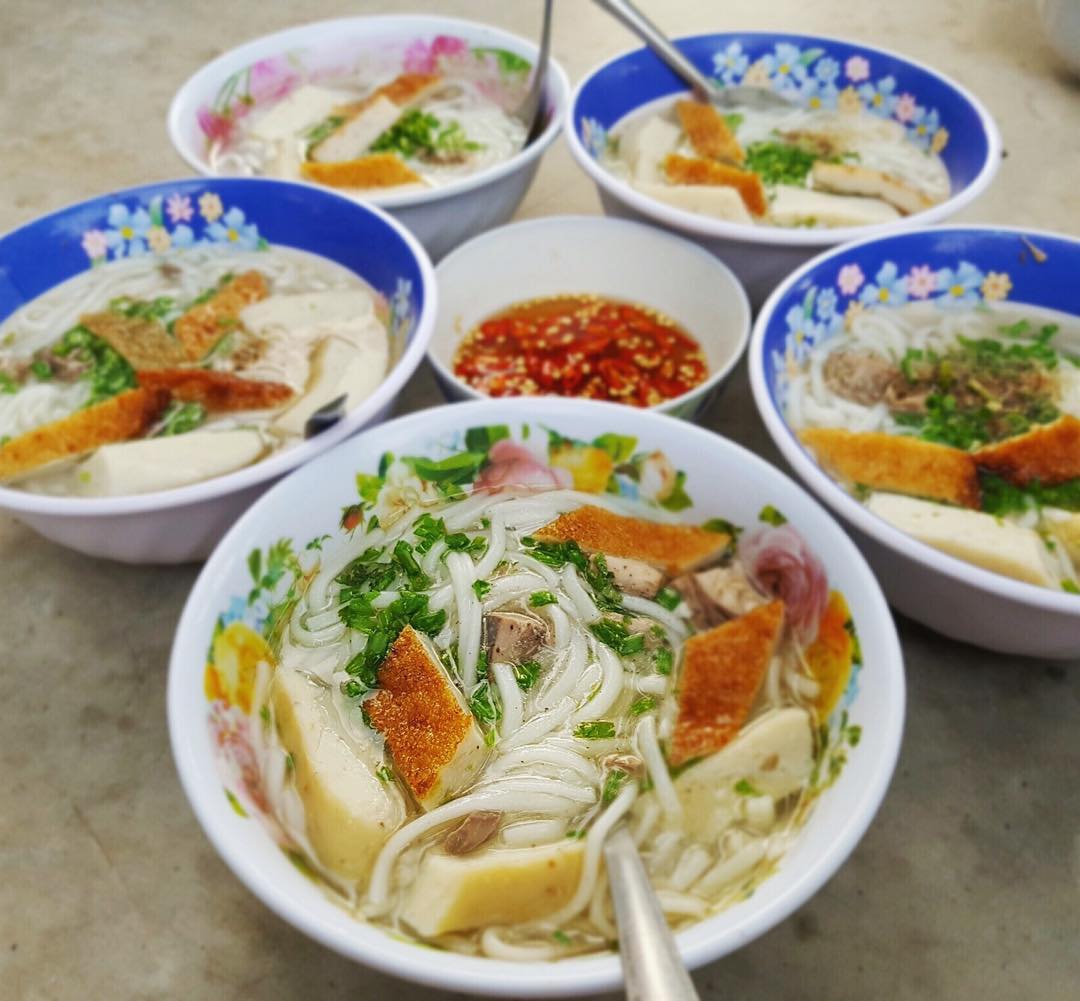 Bánh canh chả cá thu Hạnh – Quán ăn đặc sản Phú Quốc siêu hấp dẫn giá bình dân 6