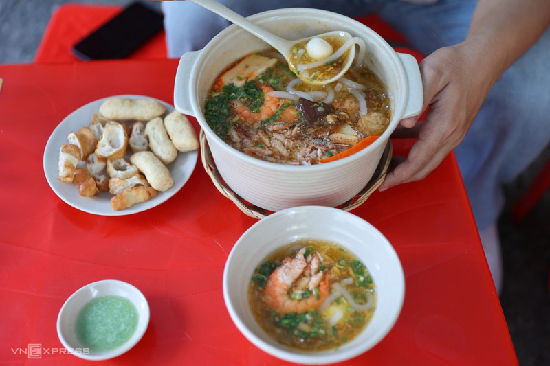 Bánh canh cua Bà Ba, quán bình dân được Michelin vinh danh có gì độc đáo 5
