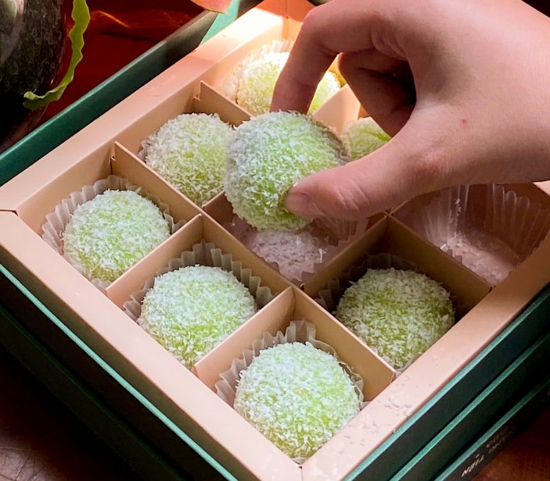 Bánh cốm: Tìm lại hương vị mùa thu qua các hàng nổi tiếng 4