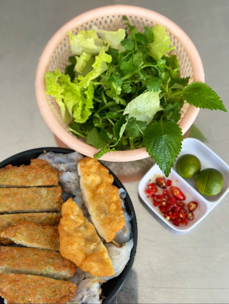 Bánh cuốn chả mực Hạ Long - Món ăn gây thương nhớ của vùng đất mỏ 13
