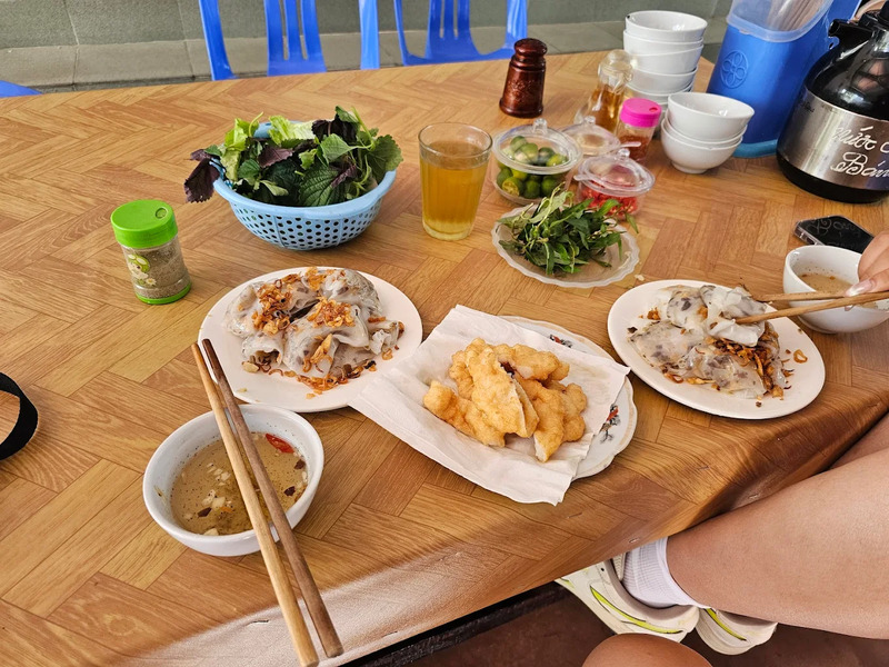 Bánh cuốn chả mực Hạ Long - Món ăn gây thương nhớ của vùng đất mỏ 14
