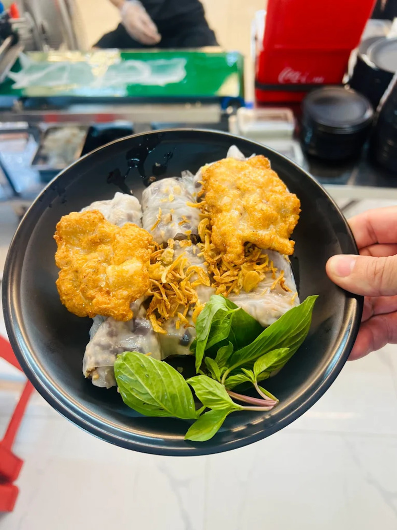 Bánh cuốn chả mực Hạ Long - Món ăn gây thương nhớ của vùng đất mỏ 8