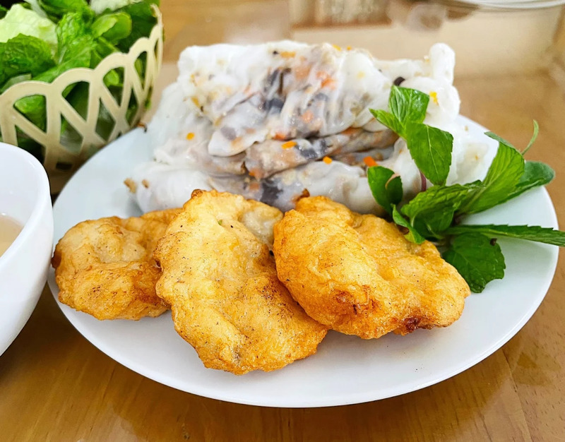 Bánh cuốn chả mực Hạ Long - Món ăn gây thương nhớ của vùng đất mỏ 9