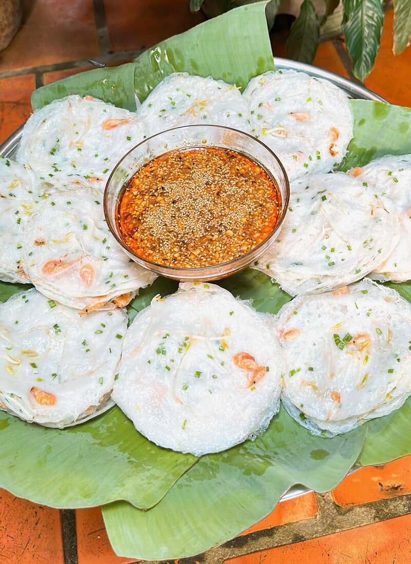 Bánh khoái Quảng Trị, hương vị bánh giòn nước lèo độc đáo 7