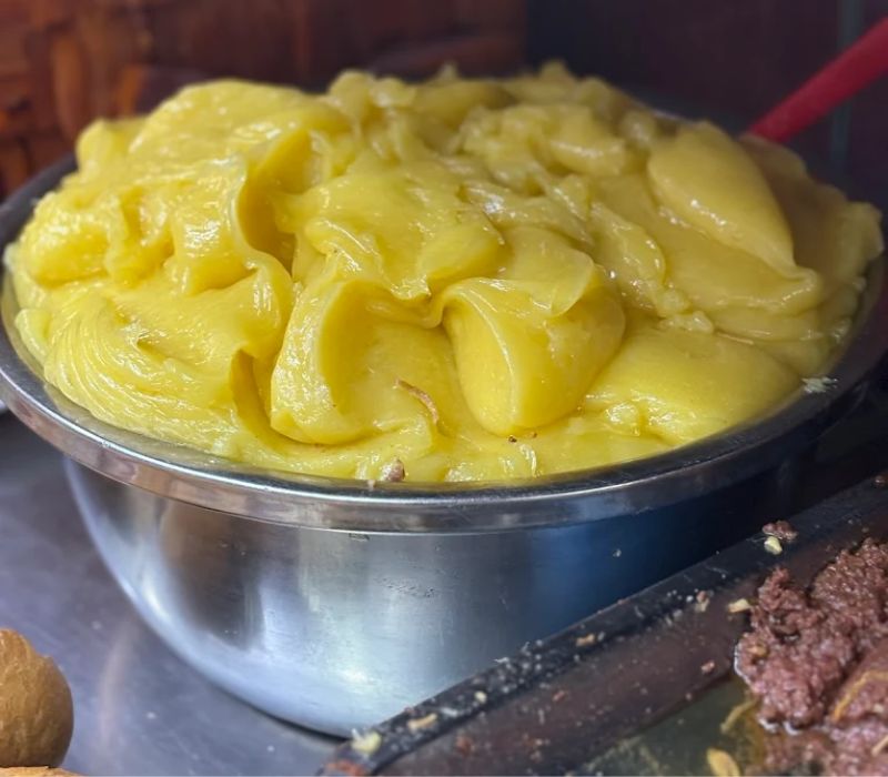 Bánh mì bà Huynh: Trong ổ bánh mì nửa ký có gì đặc biệt? 4