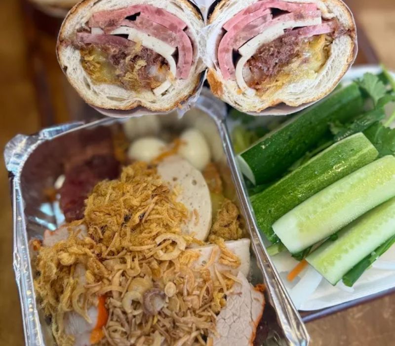 Bánh mì bà Huynh: Trong ổ bánh mì nửa ký có gì đặc biệt? 6