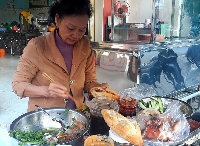 Khám phá món bánh mì bột lọc độc đáo của người dân miền Trung 7