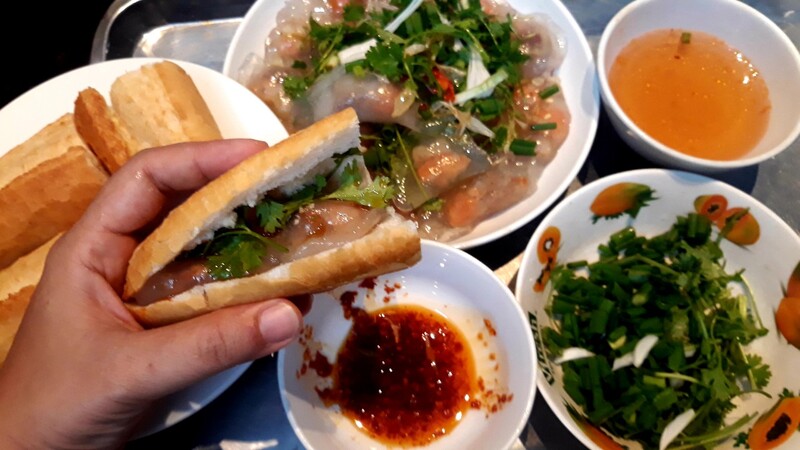 Khám phá món bánh mì bột lọc độc đáo của người dân miền Trung 8