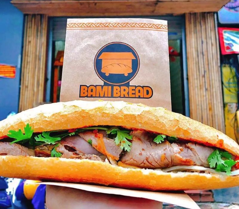 Điểm danh top 15 quán bánh mì Hà Nội ngon quên cả lối về 16