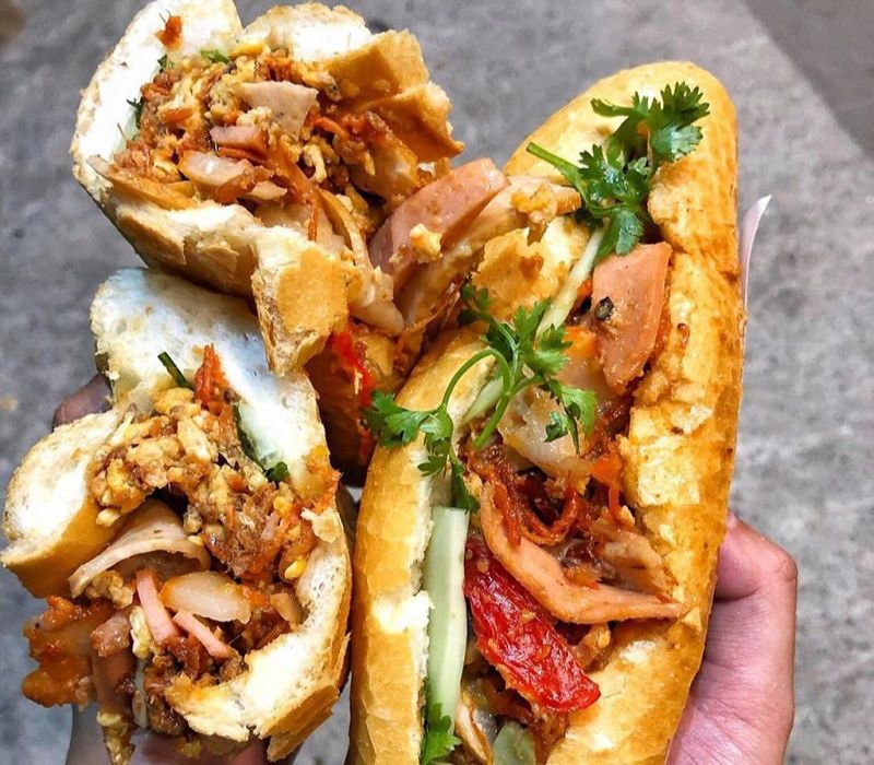 Điểm danh top 15 quán bánh mì Hà Nội ngon quên cả lối về 2