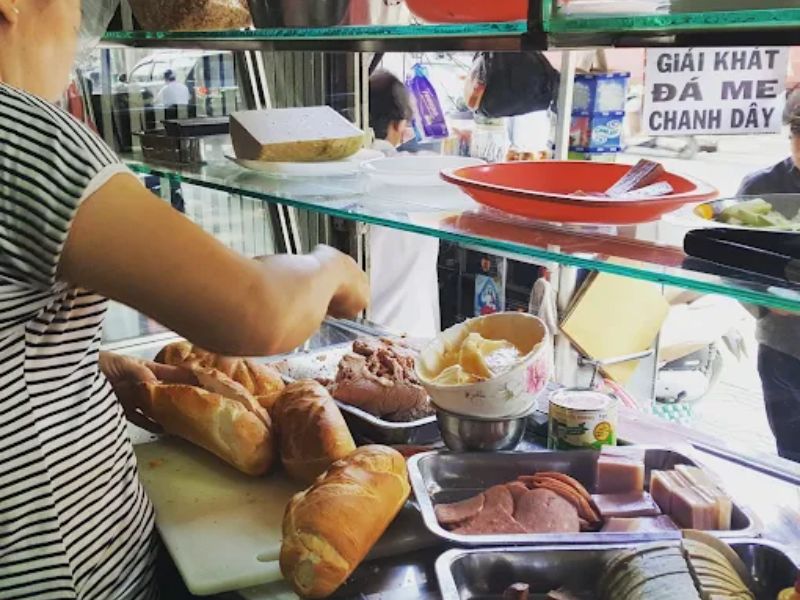Review bánh mì Hòa Mã: Hương vị Sài Gòn xưa qua gần 70 năm 8