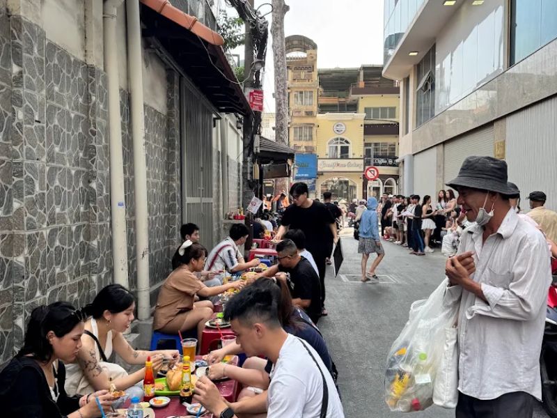Review bánh mì Hòa Mã: Hương vị Sài Gòn xưa qua gần 70 năm 7