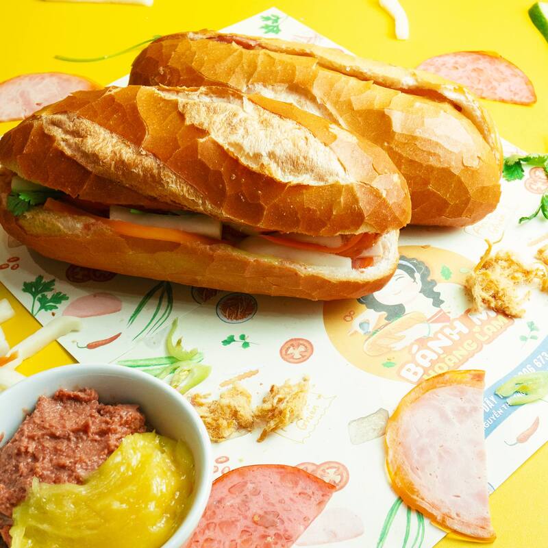 Bánh mì Hoàng Lam Phú Nhuận có gì hot? Review chi tiết 2