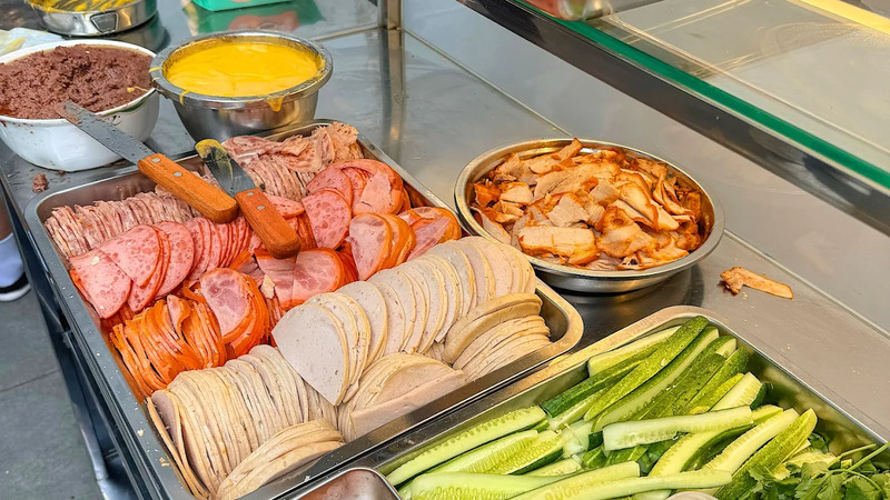 Bánh mì Hoàng Lam Phú Nhuận có gì hot? Review chi tiết 4