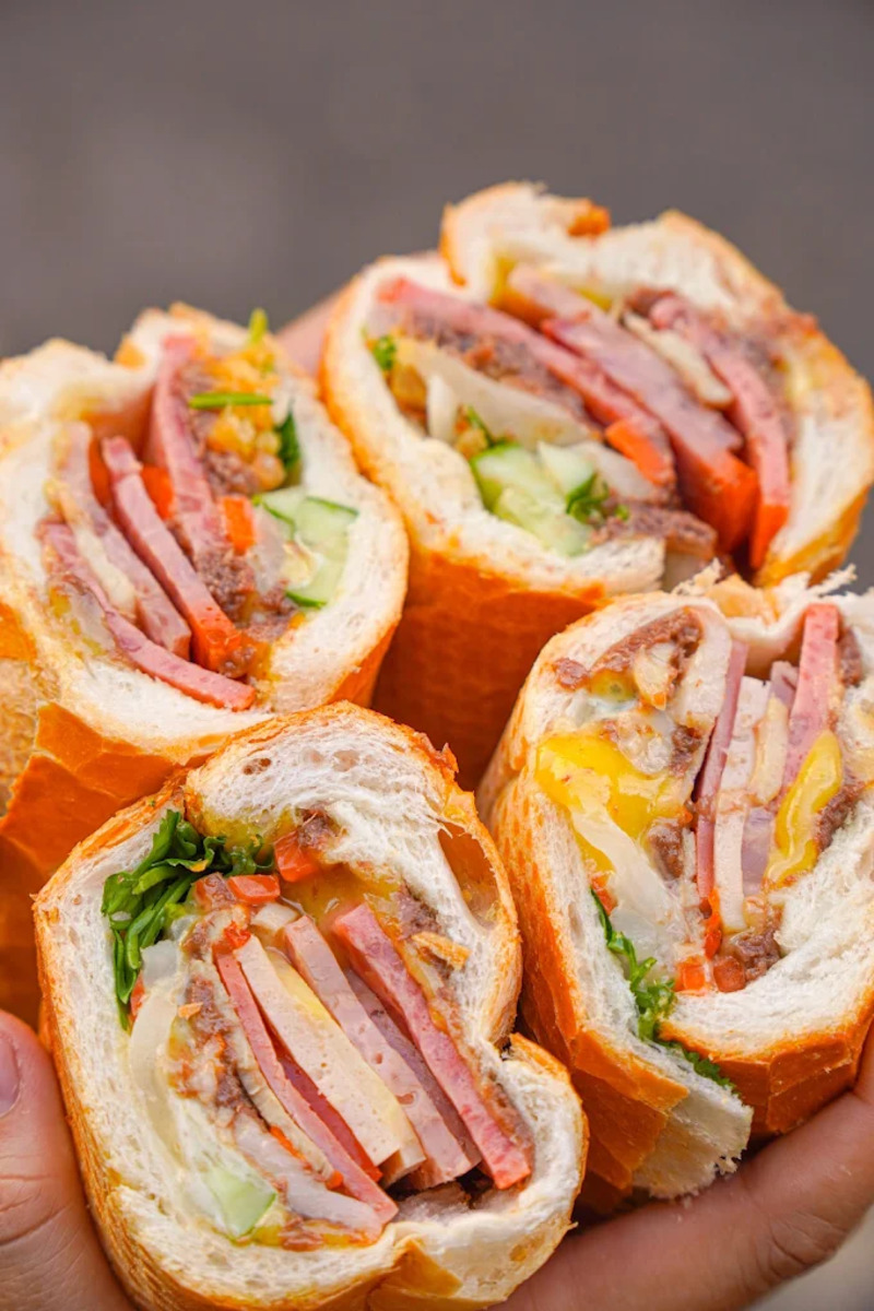 Bánh mì Hoàng Lam Phú Nhuận có gì hot? Review chi tiết 8