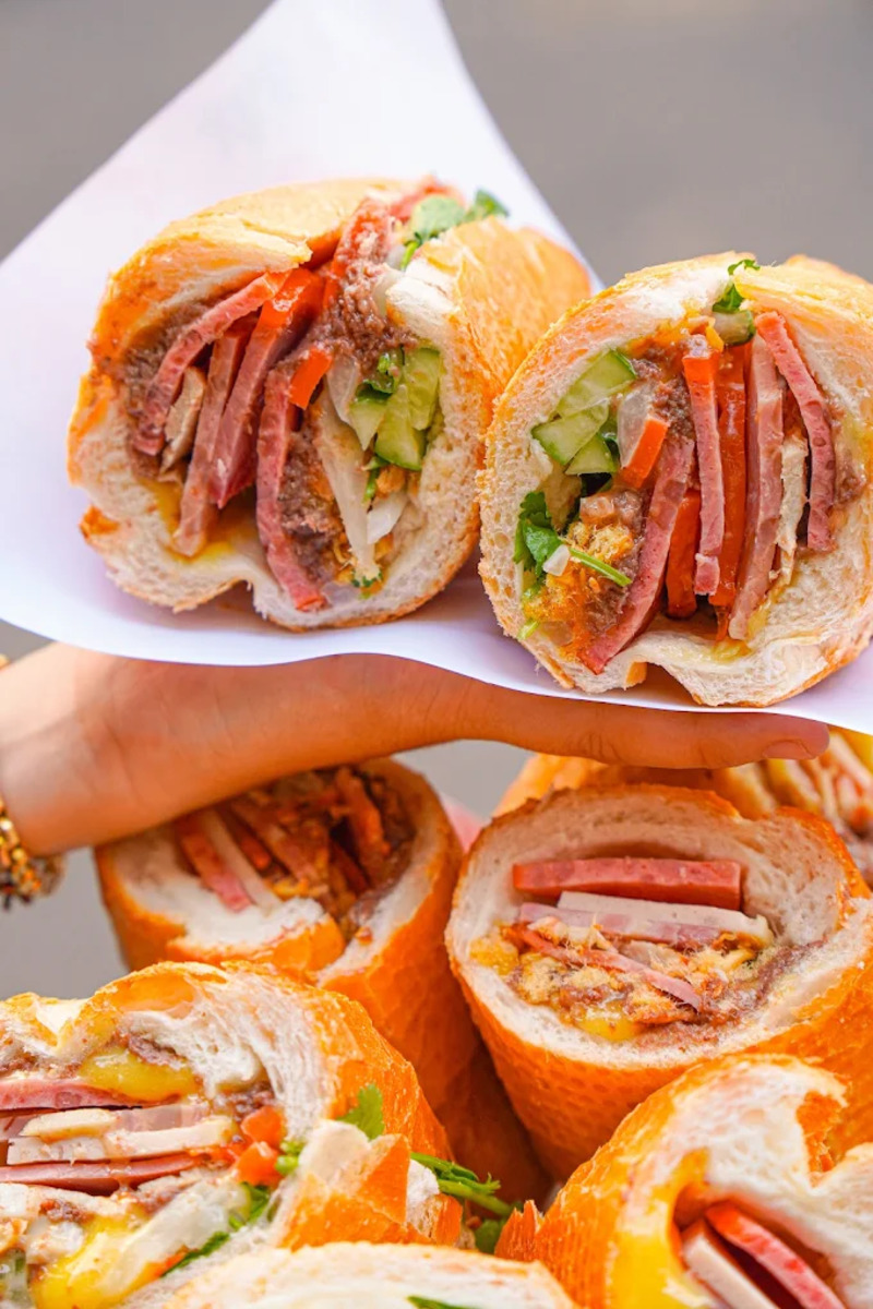 Bánh mì Hoàng Lam Phú Nhuận có gì hot? Review chi tiết 9
