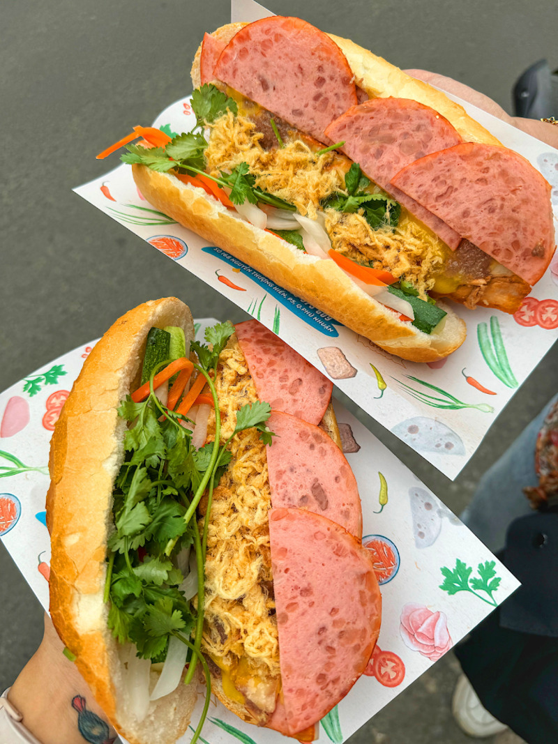 Bánh mì Hoàng Lam Phú Nhuận có gì hot? Review chi tiết 10