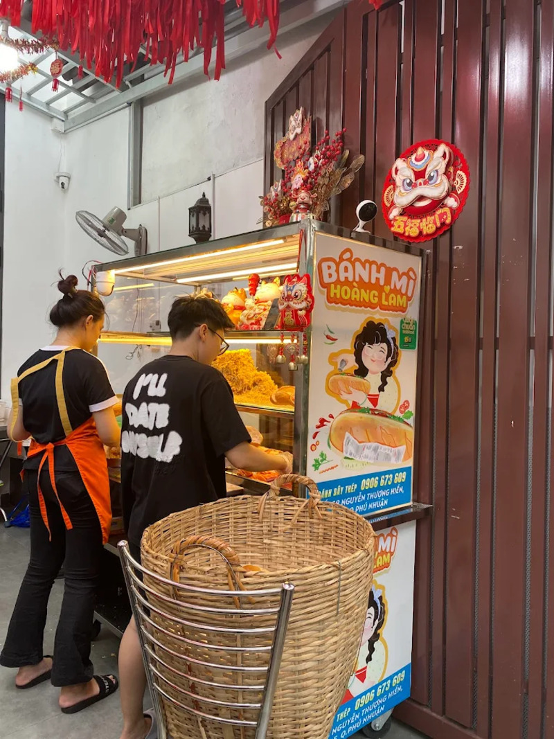 Bánh mì Hoàng Lam Phú Nhuận có gì hot? Review chi tiết 5