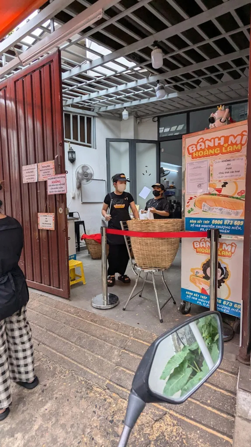 Bánh mì Hoàng Lam Phú Nhuận có gì hot? Review chi tiết 6