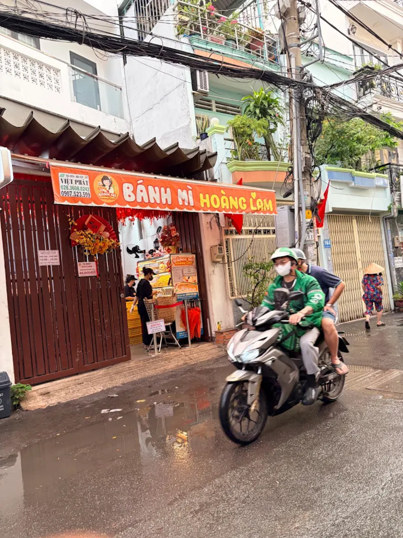 Bánh mì Hoàng Lam Phú Nhuận có gì hot? Review chi tiết 7