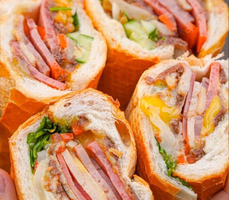 Bánh mì Hoàng Lam Phú Nhuận có gì hot? Review chi tiết