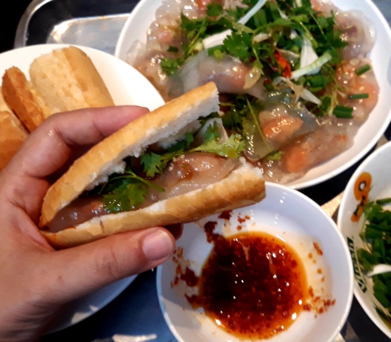 Bánh mì Huế: Top 10 quán ngon 'nhỏ mà có võ' nổi tiếng cố đô 10
