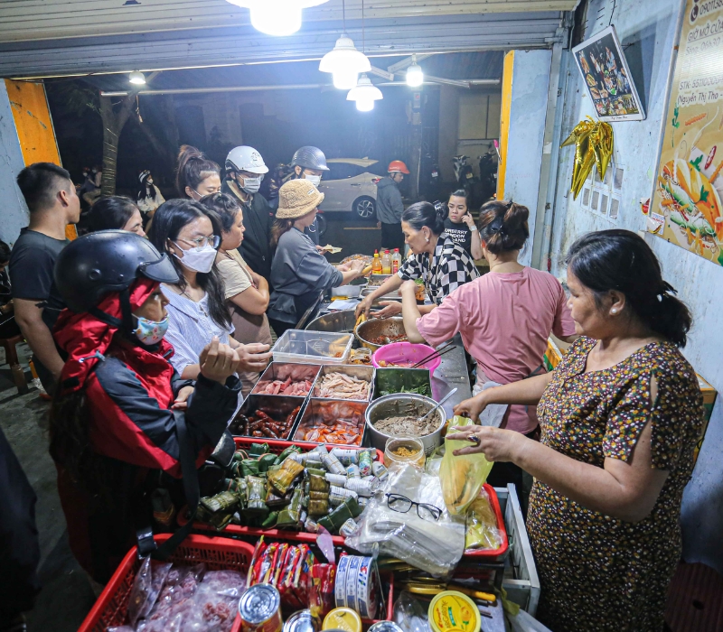 Bánh mì Huế: Top 10 quán ngon 'nhỏ mà có võ' nổi tiếng cố đô 2