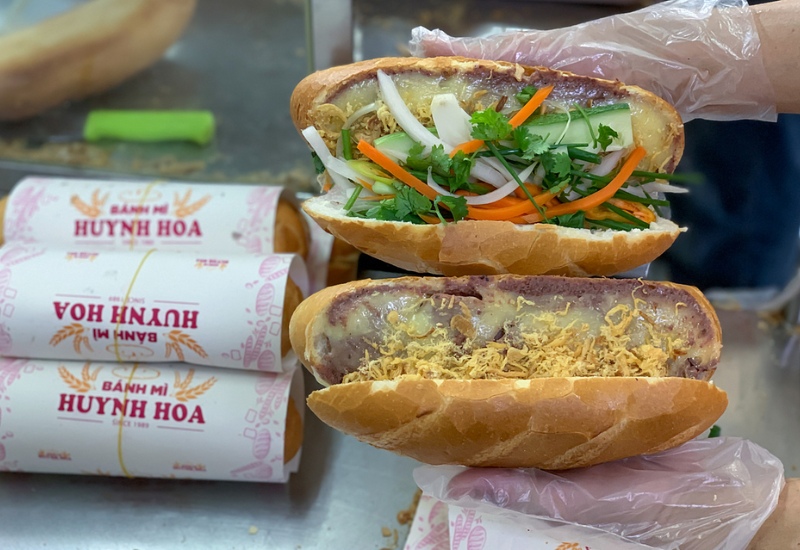 Top 9 tiệm bánh mì Sài Gòn nổi danh và thơm ngon nức tiếng 4