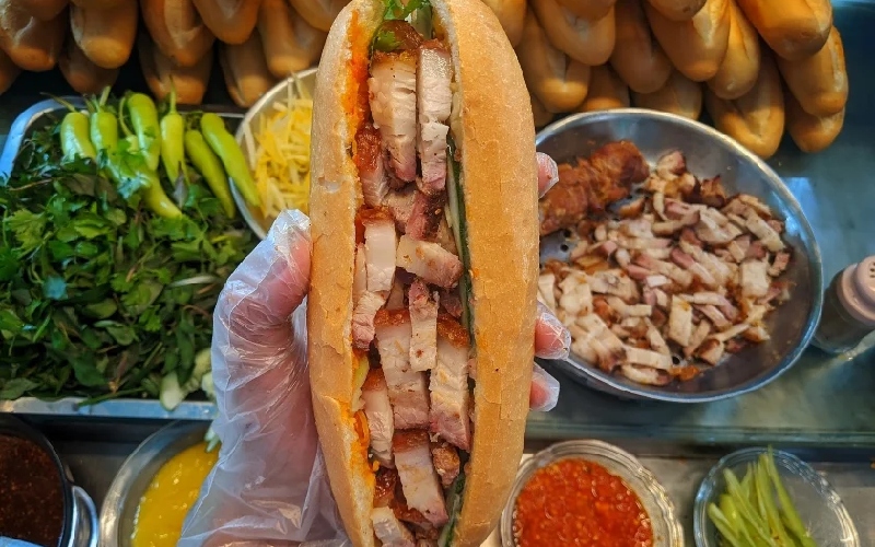 Top 9 tiệm bánh mì Sài Gòn nổi danh và thơm ngon nức tiếng 18