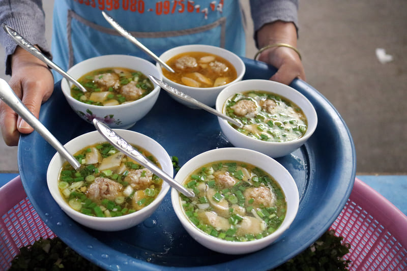 4 quán bánh mì xíu mại Hoàng Diệu ngon nức tiếng, giá bình dân 2