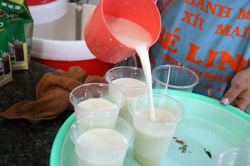 4 quán bánh mì xíu mại Hoàng Diệu ngon nức tiếng, giá bình dân 3