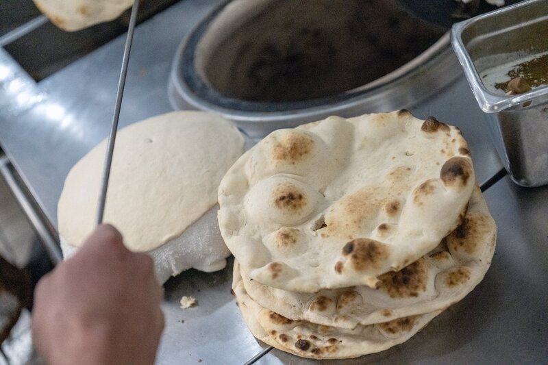 Bánh Naan Ấn Độ là gì và cách thưởng thức chuẩn vị 8