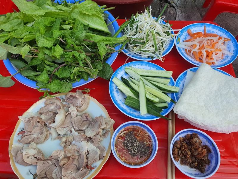 Mách bạn 14 quán bánh tráng phơi sương được giới trẻ săn đón 13