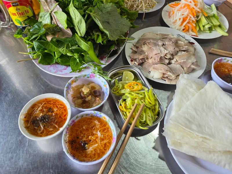 Mách bạn 14 quán bánh tráng phơi sương được giới trẻ săn đón 18