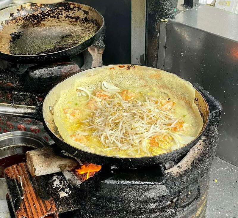 Bánh xèo 46A Đinh Công Tráng: Quán ngon Michelin nổi tiếng Sài Gòn 9