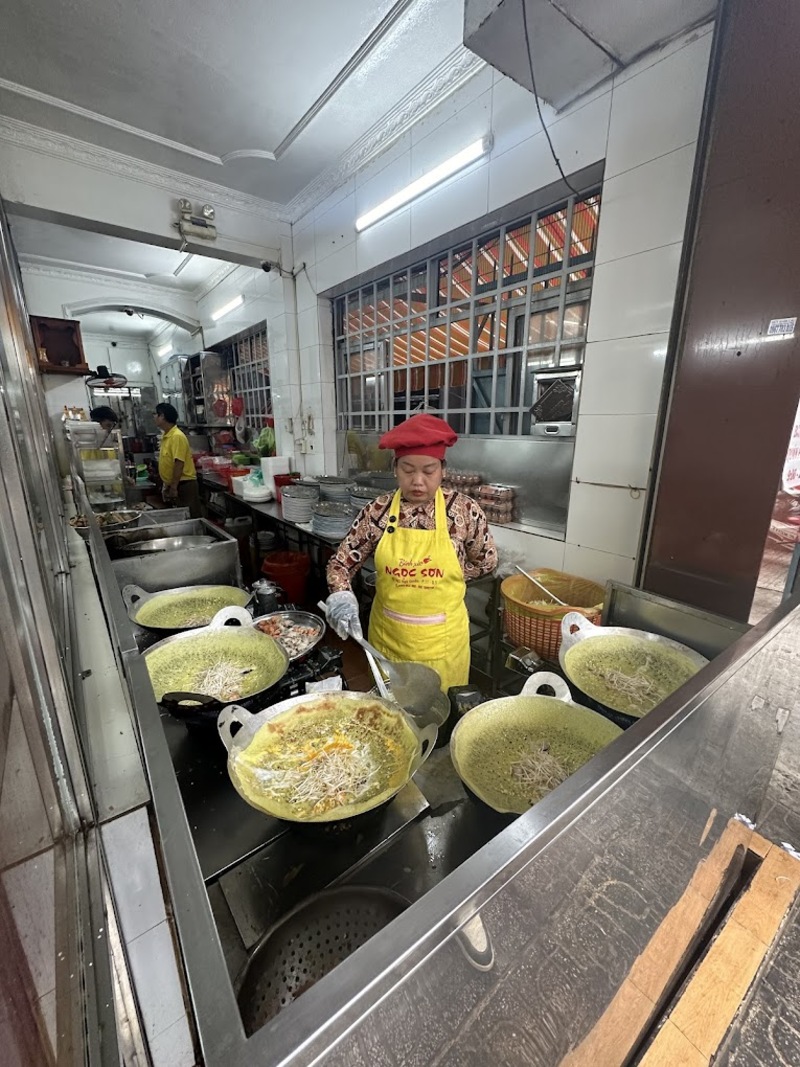 Top 3 địa chỉ thưởng thức bánh xèo ngon “chân ái” tại quận 5 2