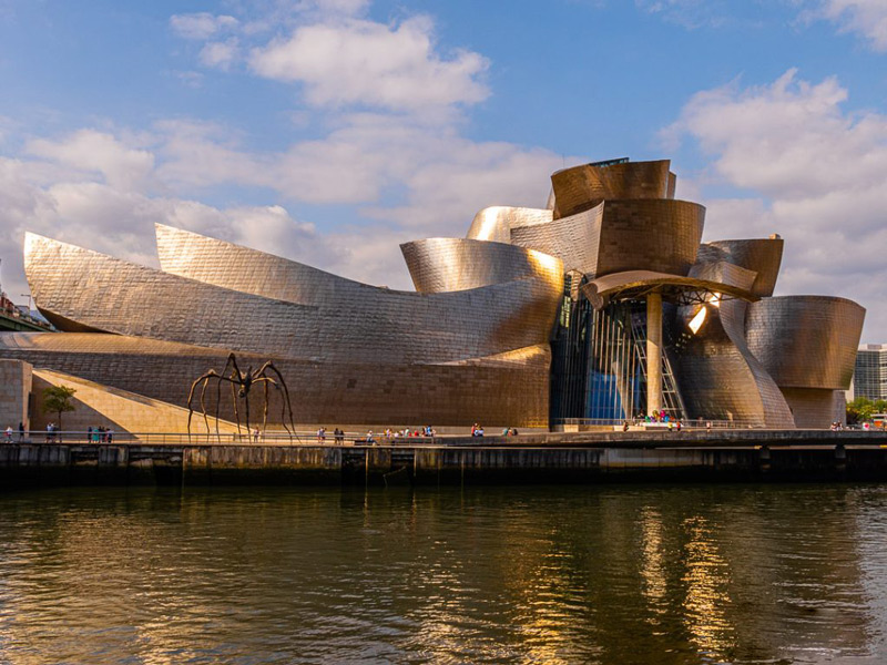 Bảo tàng Guggenheim Bilbao, biểu tượng nghệ thuật và kiến trúc đương đại 3