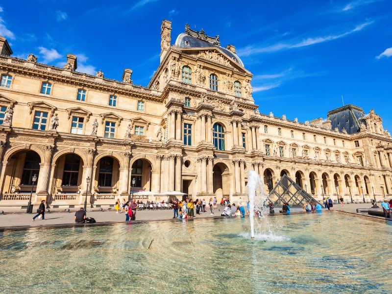 Khám phá bảo tàng Louvre: Thiên đường nghệ thuật của Paris 8