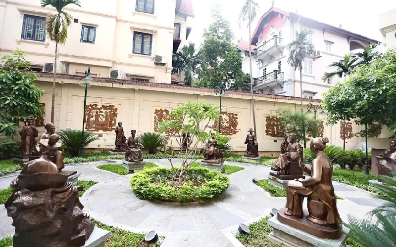 Tìm hiểu chi tiết về bảo tàng Văn học Việt Nam 4